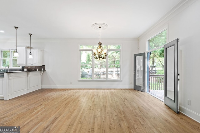 576 Cliftwood Ct, Sandy Springs, GA 30328 - unfurnished dining area featuring light wood finished floors, crown molding, and a chandelier