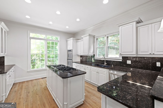 576 Cliftwood Ct, Sandy Springs, GA 30328 - kitchen featuring appliances with stainless steel finishes, crown molding, plenty of natural light, white cabinetry, and recessed lighting