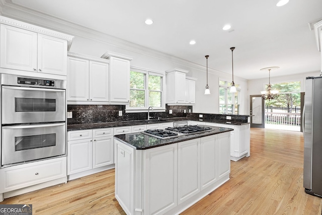 576 Cliftwood Ct, Sandy Springs, GA 30328 - kitchen featuring stainless steel appliances, a peninsula, white cabinets, plenty of natural light, and recessed lighting
