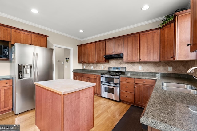 541 Brown Dr, Clermont, GA 30527 - kitchen with appliances with stainless steel finishes, a sink, under cabinet range hood, ornamental molding, and light wood-type flooring