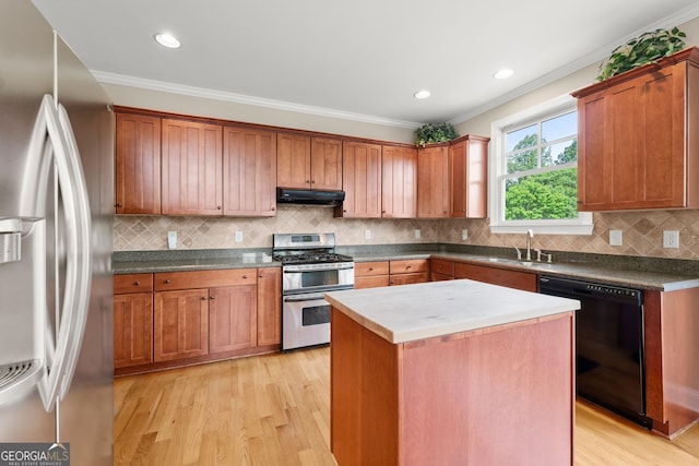 541 Brown Dr, Clermont, GA 30527 - kitchen featuring appliances with stainless steel finishes, crown molding, light wood-style floors, a sink, and decorative backsplash
