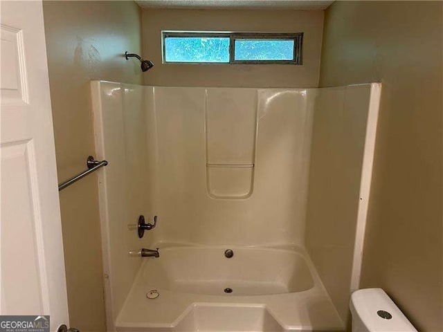 6536 Rebecca Lou Ln, Lithonia, GA 30058 - bathroom featuring washtub / shower combination and toilet