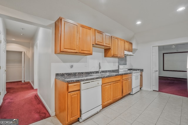 3524 Forest Downs Cv, Decatur, GA 30034 - kitchen featuring white appliances, a sink, light carpet, dark countertops, and under cabinet range hood