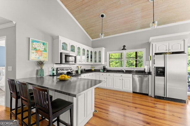 1431 Tame Turkey Rd, Lakemont, GA 30552 - kitchen with stainless steel appliances, a peninsula, a sink, wooden ceiling, and dark countertops