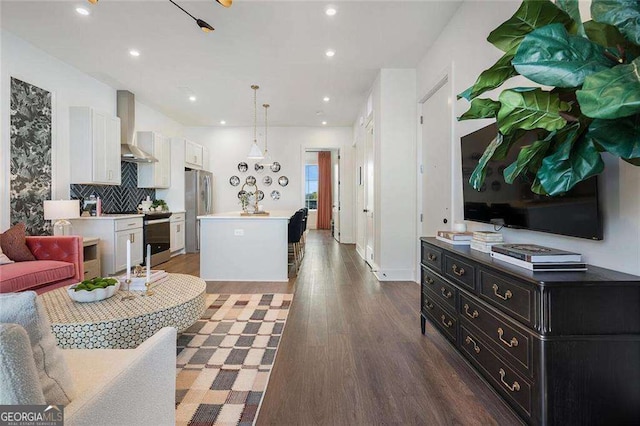 989 Bibbs Cir NW Unit 25, Atlanta, GA 30318 - living area featuring wood finished floors, recessed lighting, and baseboards