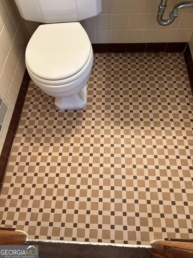 2334 Connally Dr, East Point, GA 30344 - bathroom with toilet and tile walls
