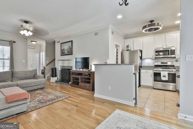 508 Las Brasis Ct, Peachtree City, GA 30269 - living area featuring crown molding, light wood-type flooring, a ceiling fan, recessed lighting, and a textured ceiling