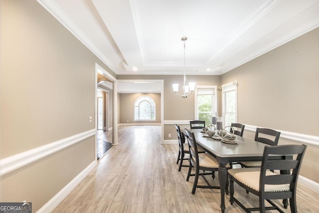 107 Julee Emilyn Dr, Bonaire, GA 31005 - dining area featuring light wood finished floors, a raised ceiling, ornamental molding, a chandelier, and baseboards