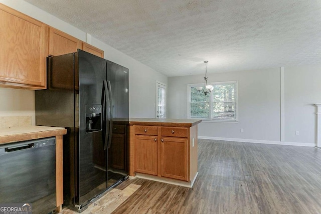 42 Breckenridge Dr, Powder Springs, GA 30127 - kitchen featuring black appliances, wood finished floors, a peninsula, a chandelier, and a textured ceiling