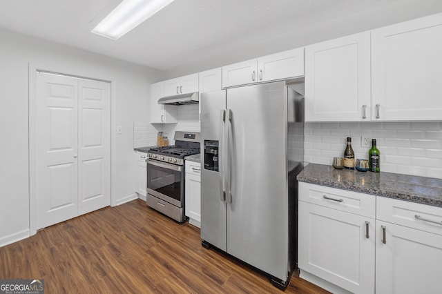 4941 Lighthouse Pointe, Acworth, GA 30101 - kitchen featuring appliances with stainless steel finishes, under cabinet range hood, tasteful backsplash, and white cabinets