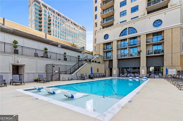 3040 Peachtree Rd NW Unit 1013, Atlanta, GA 30305 - view of community pool