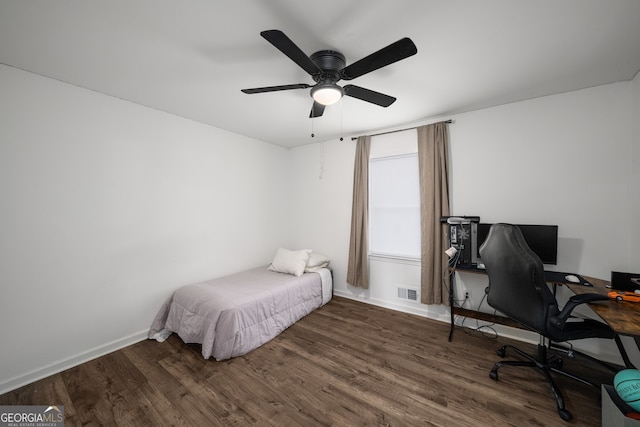 3142 Chamblee Gap Rd, Cumming, GA 30040 - bedroom featuring wood finished floors, a desk, and a ceiling fan