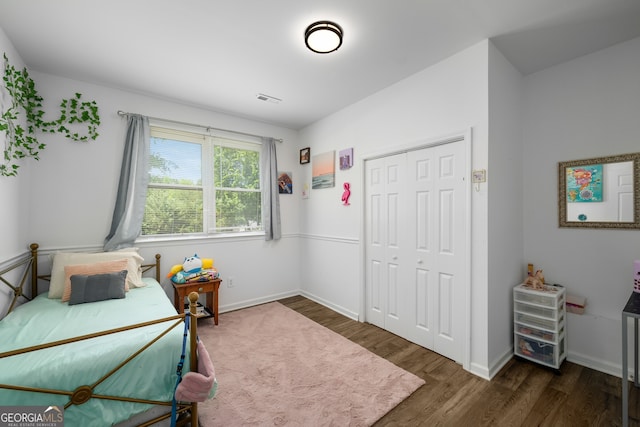 3142 Chamblee Gap Rd, Cumming, GA 30040 - bedroom with wood finished floors and a closet