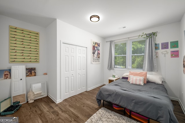 3142 Chamblee Gap Rd, Cumming, GA 30040 - bedroom with wood finished floors and a closet