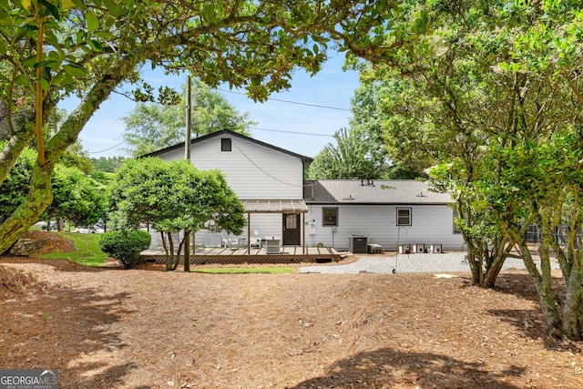 3142 Chamblee Gap Rd, Cumming, GA 30040 - rear view of property featuring a wooden deck