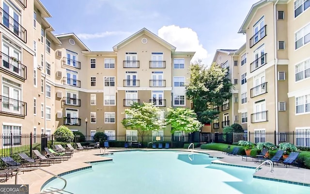 800 Peachtree St NE Unit 1319, Atlanta, GA 30308 - community pool with a patio