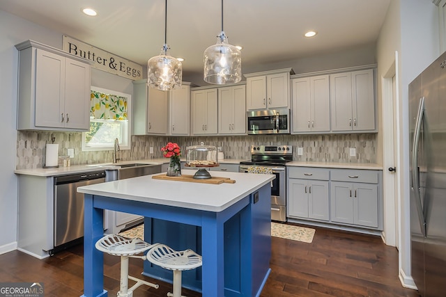 979 Rowe Rd, Senoia, GA 30276 - kitchen with stainless steel appliances, light countertops, a breakfast bar, backsplash, and recessed lighting