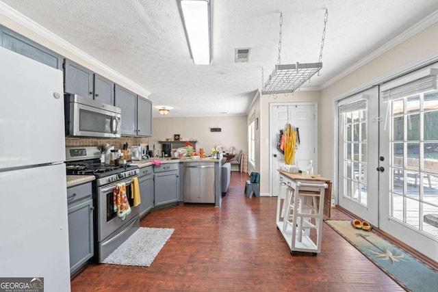 850 Long Branch Cir, Sugar Hill, GA 30518 - kitchen featuring stainless steel appliances, gray cabinets, a peninsula, a textured ceiling, and light countertops