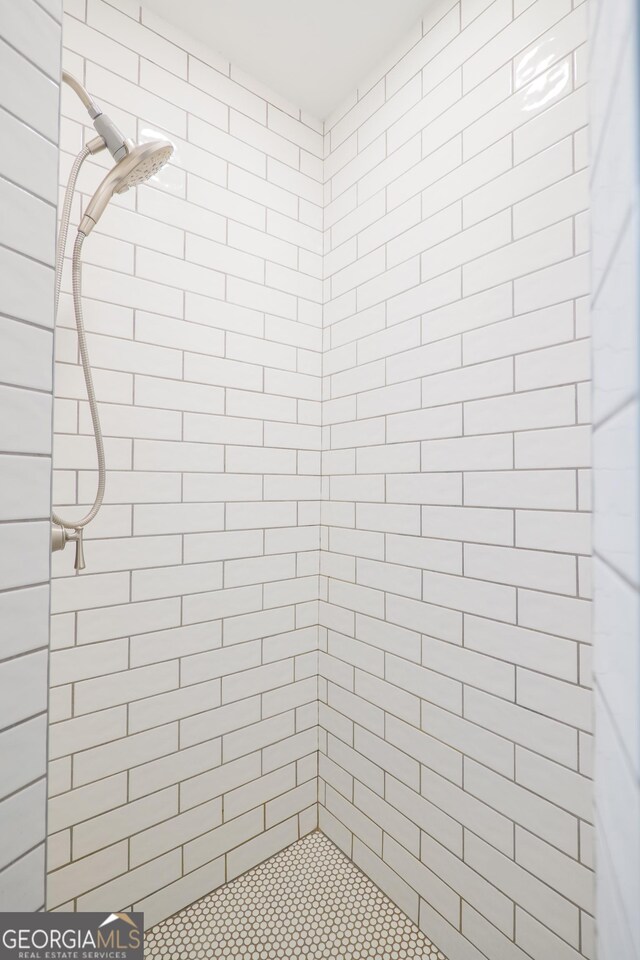 215 E Main St, Hahira, GA 31632 - full bath featuring tiled shower