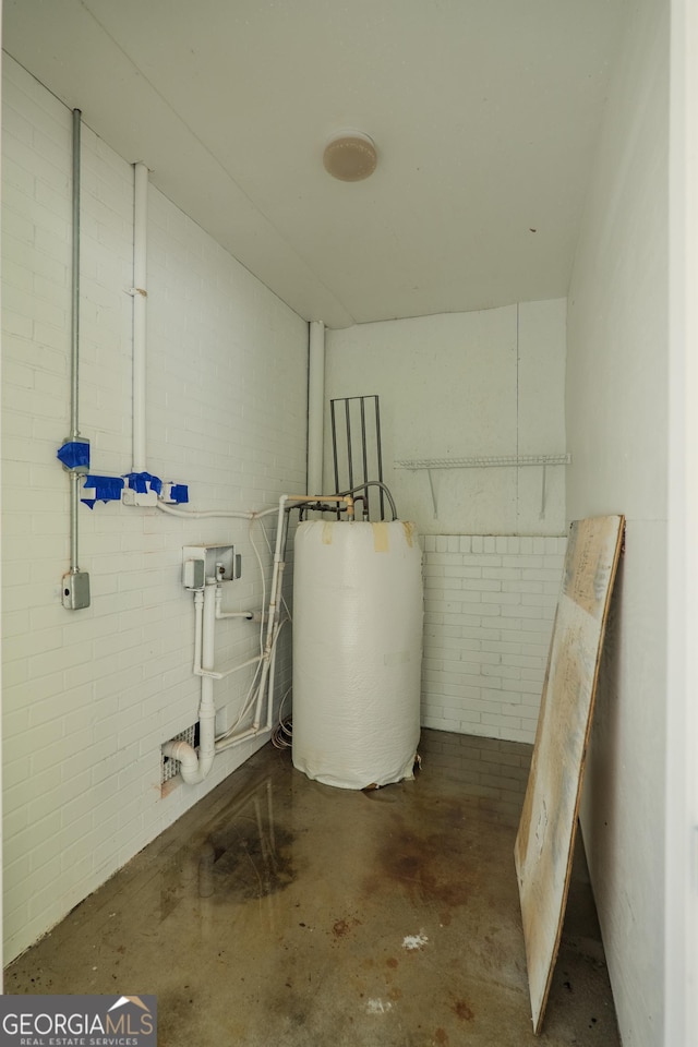 215 E Main St, Hahira, GA 31632 - utility room featuring gas water heater
