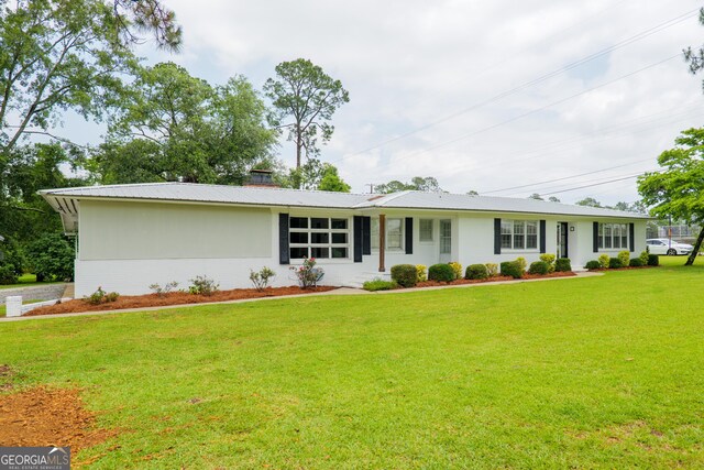 215 E Main St, Hahira, GA 31632 - ranch-style house with a front yard and a chimney