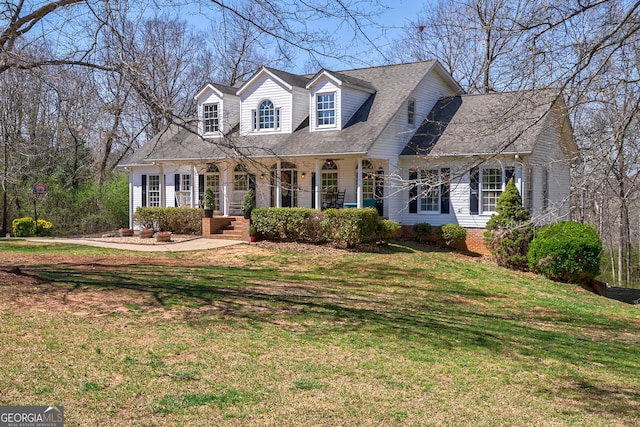 157 Riverbend Cir, Royston, GA 30662 - cape cod house with covered porch, a front yard, and a shingled roof