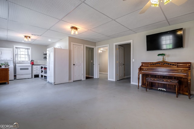 157 Riverbend Cir, Royston, GA 30662 - living area featuring a ceiling fan, finished concrete flooring, and baseboards