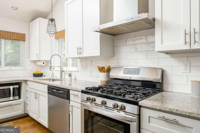 936 Ormewood Ter SE, Atlanta, GA 30316 - kitchen with stainless steel appliances, exhaust hood, a sink, and healthy amount of natural light