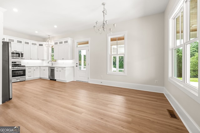 401 Roper Dr, Clarkesville, GA 30523 - kitchen with stainless steel appliances, a chandelier, baseboards, light countertops, and recessed lighting