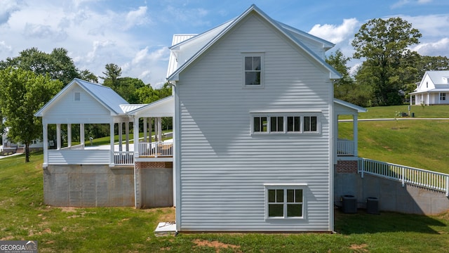 401 Roper Dr, Clarkesville, GA 30523 - rear view of property with a lawn and metal roof