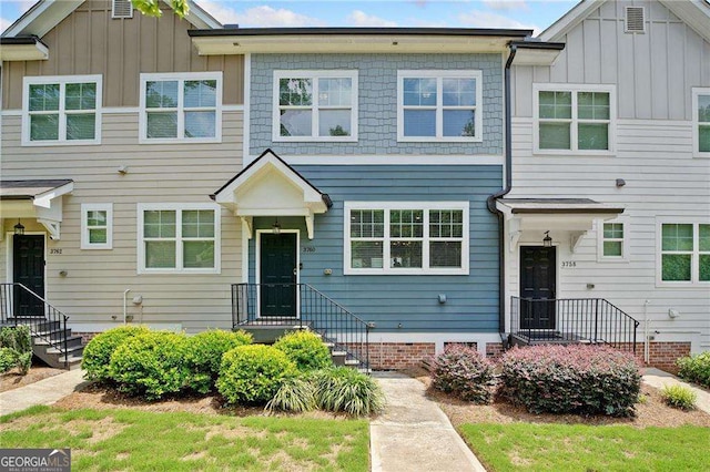 3760 Oxford Cir, Doraville, GA 30340 - multi unit property featuring board and batten siding