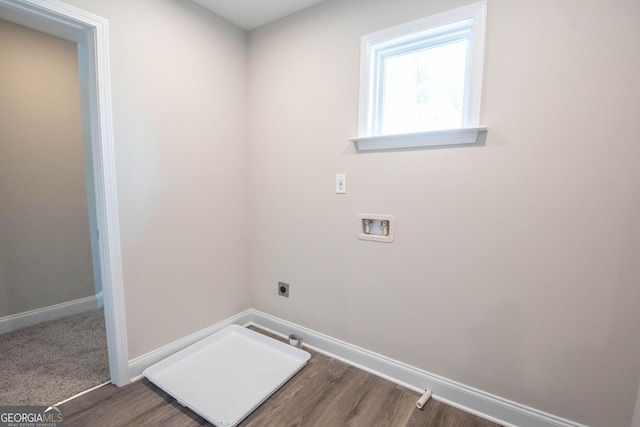 628 Grove St, Barnesville, GA 30204 - laundry area featuring electric dryer hookup, washer hookup, baseboards, and dark wood-style floors