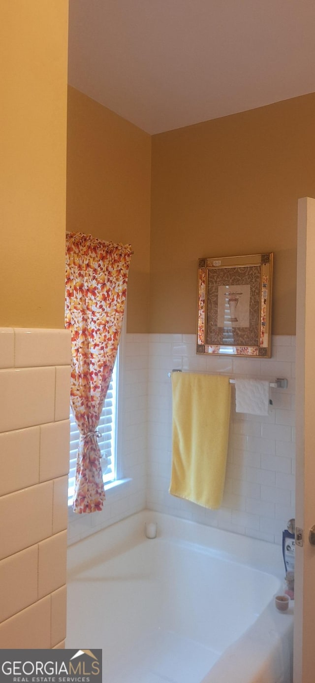 7314 Basalt Dr, Union City, GA 30291 - full bathroom featuring a bathtub and a wainscoted wall