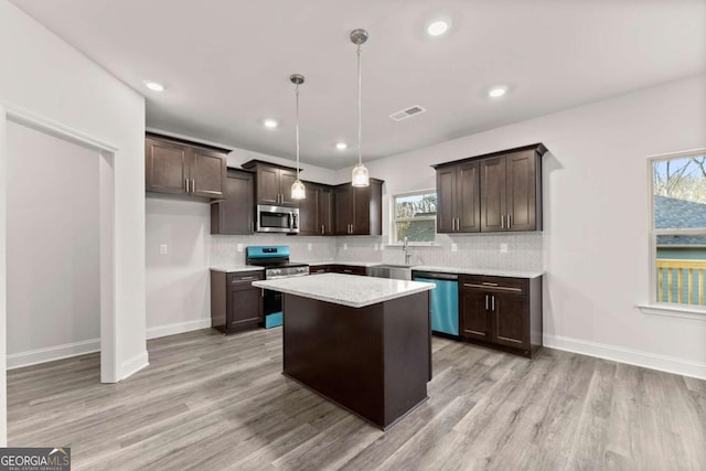 321 Magnolia Villas Dr, Cornelia, GA 30531 - kitchen with stainless steel appliances, a sink, dark brown cabinetry, backsplash, and recessed lighting