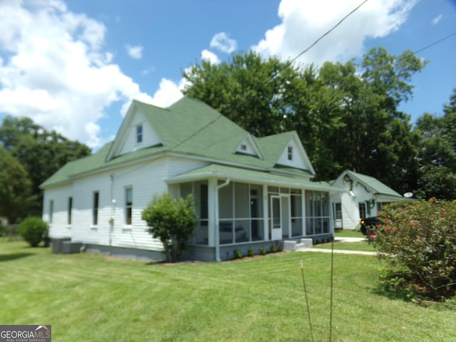 44 Lee St, Concord, GA 30206 - farmhouse-style home featuring a sunroom and a front yard
