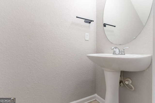 4695 Ravenwood Loop, Union City, GA 30291 - bathroom featuring a sink