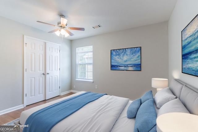 4695 Ravenwood Loop, Union City, GA 30291 - bedroom with wood finished floors, baseboards, a closet, and ceiling fan