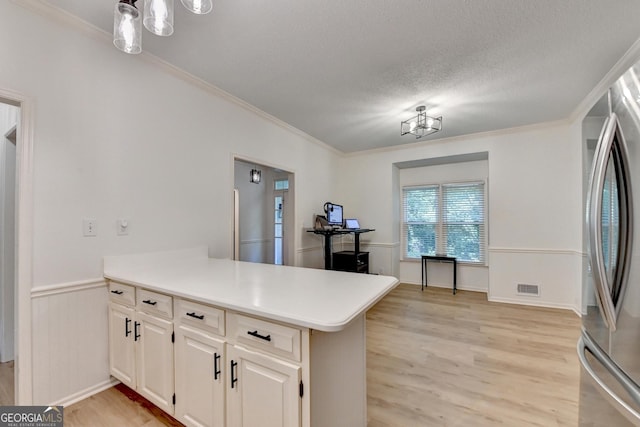 248 Riverview Trl, Roswell, GA 30075 - kitchen with freestanding refrigerator, a peninsula, light wood-type flooring, crown molding, and a chandelier
