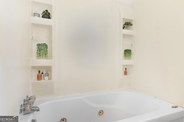 320 Edna Dr, Stockbridge, GA 30281 - bathroom featuring a jetted tub