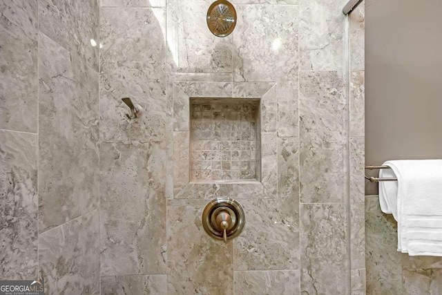 222 Mossy Pl, Alpharetta, GA 30005 - bathroom featuring tiled shower