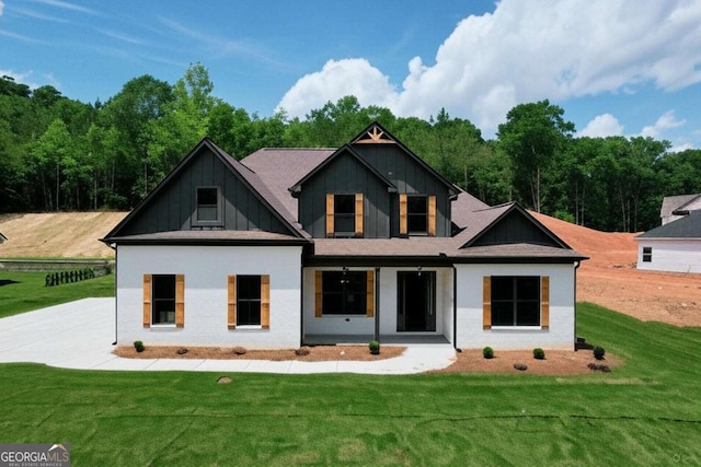 297 Ayers Creek Dr, Toccoa, GA 30577 - view of front facade featuring board and batten siding and a front lawn