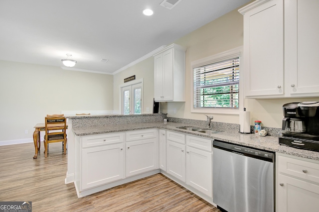 133 Coldwater Ln, Griffin, GA 30224 - kitchen with dishwasher, plenty of natural light, a peninsula, light wood finished floors, and crown molding