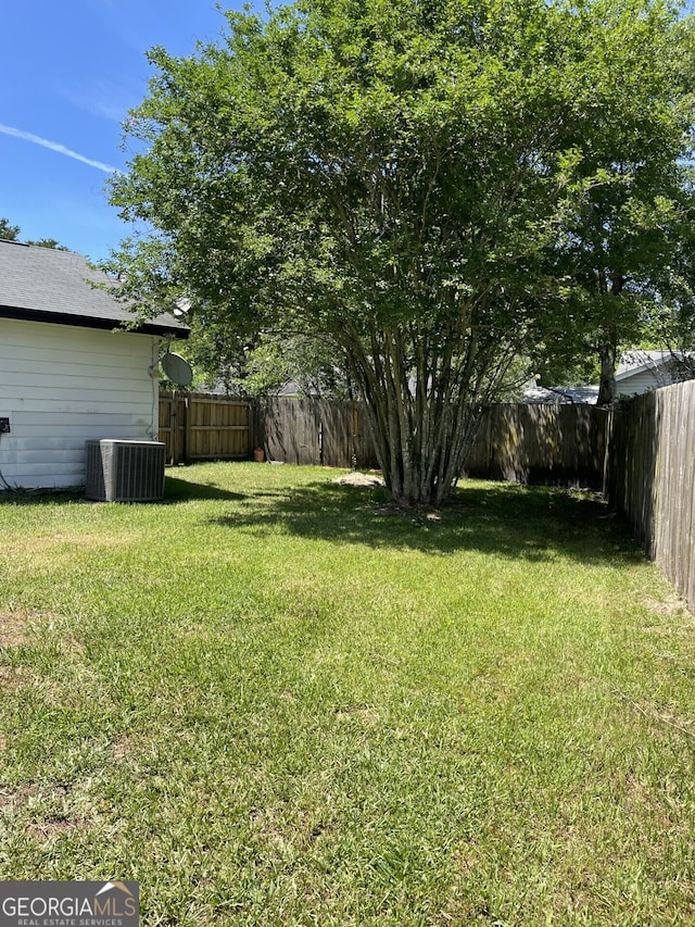 102 Driftwood Ct, Kingsland, GA 31548 - view of yard featuring central AC