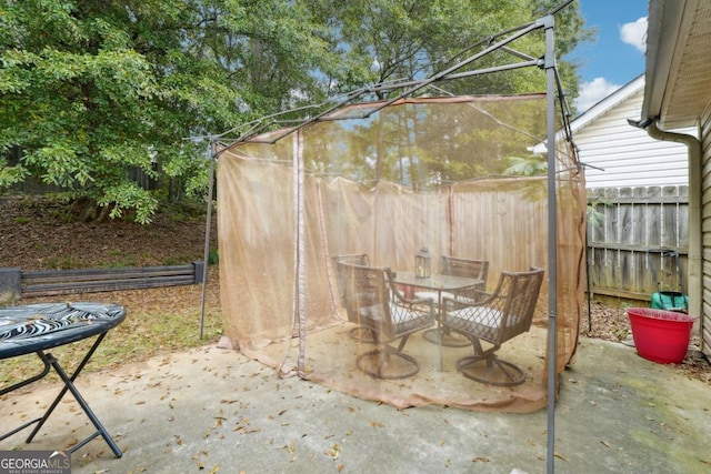 11529 Vinea Ln, Hampton, GA 30228 - fenced backyard with a patio area and outdoor dining area
