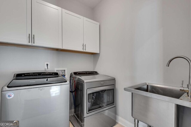 3108 Huntington Pl, Milton, GA 30004 - laundry area featuring washing machine and clothes dryer, cabinet space, and baseboards