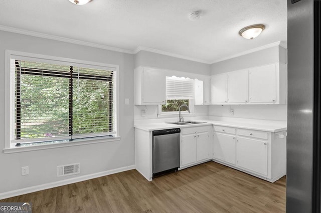 752 Roxboro Trce, Lawrenceville, GA 30044 - kitchen with stainless steel appliances, a sink, wood finished floors, light countertops, and crown molding