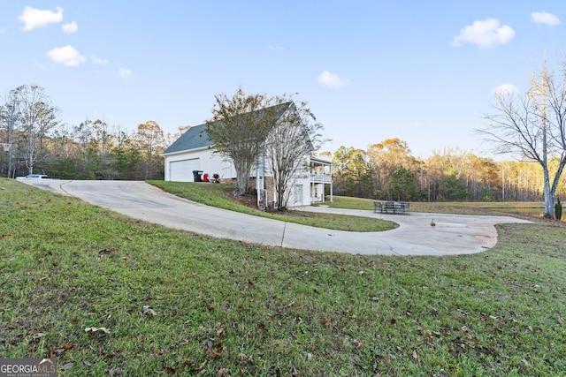 572 Austin Rd, Newnan, GA 30263 - view of side of home with a yard and a garage