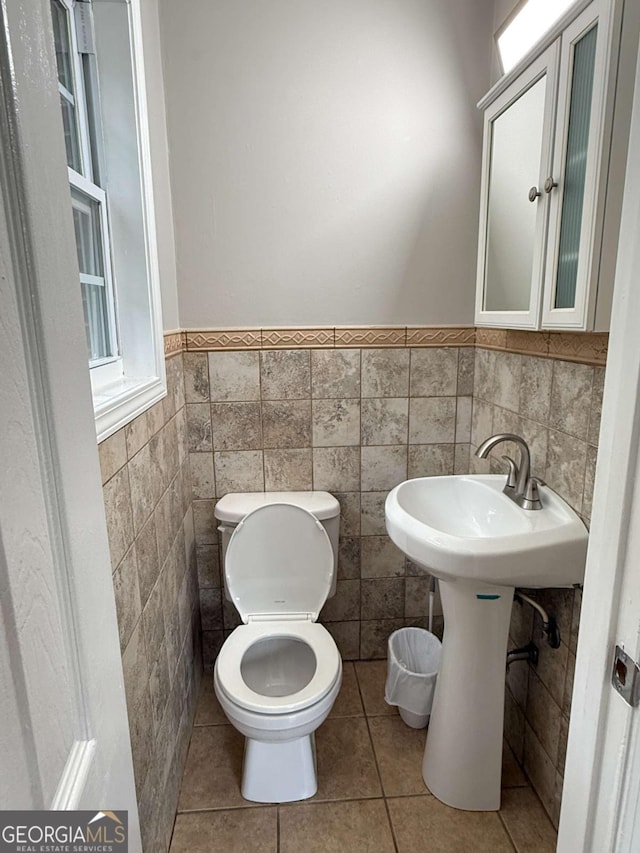 2751 Wayman Dr, Gainesville, GA 30506 - half bathroom featuring toilet, a wainscoted wall, tile walls, and tile patterned floors