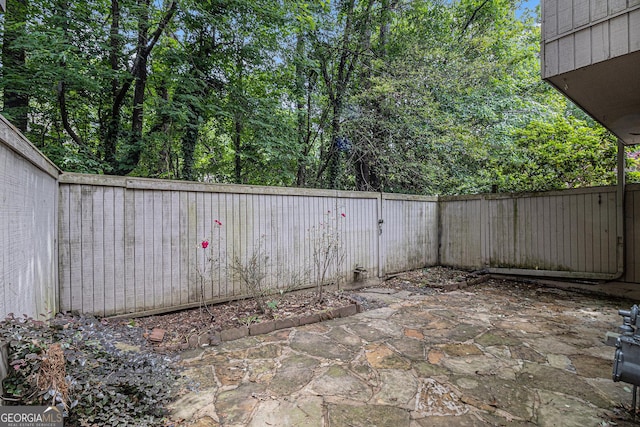6172 Brookwood Rd, Peachtree Corners, GA 30092 - fenced backyard featuring a patio