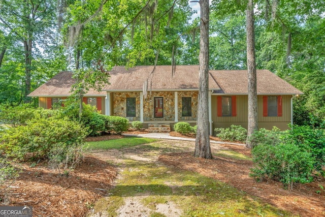 112 White Oak Cir, Dublin, GA 31021 - ranch-style house featuring covered porch and stone siding